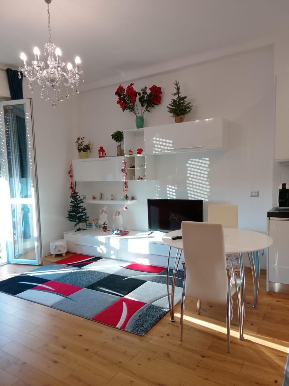 Kitchen or kitchenette, Living room, Seating area, Dining area