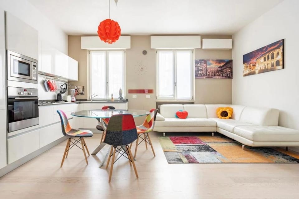 Kitchen or kitchenette, Living room, Lounge or bar, Seating area, Dining area, Communal kitchen, air conditioner, air conditioner