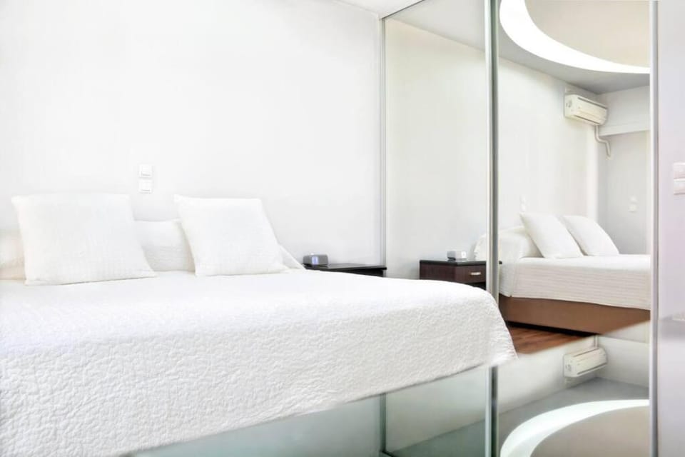 Luxury at its best beach condo in Palaio Faliro Apartment in South Athens