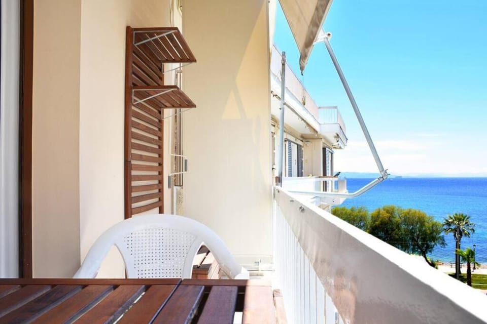 Luxury at its best beach condo in Palaio Faliro Apartment in South Athens
