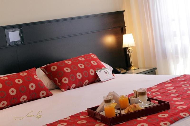 Bed, Bedroom, Continental breakfast