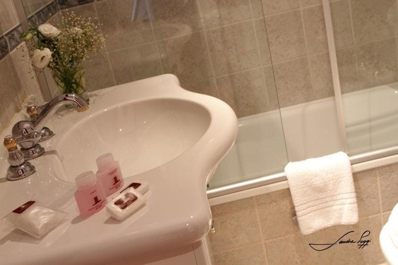 Hot Tub, Massage, Bathroom
