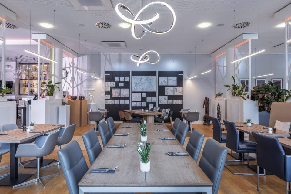 Property building, Restaurant/places to eat, Lounge or bar