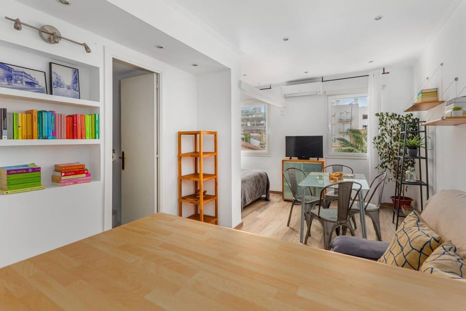 Estudio Bogatell Beach Se admiten mascotas AC Apartment in Barcelona