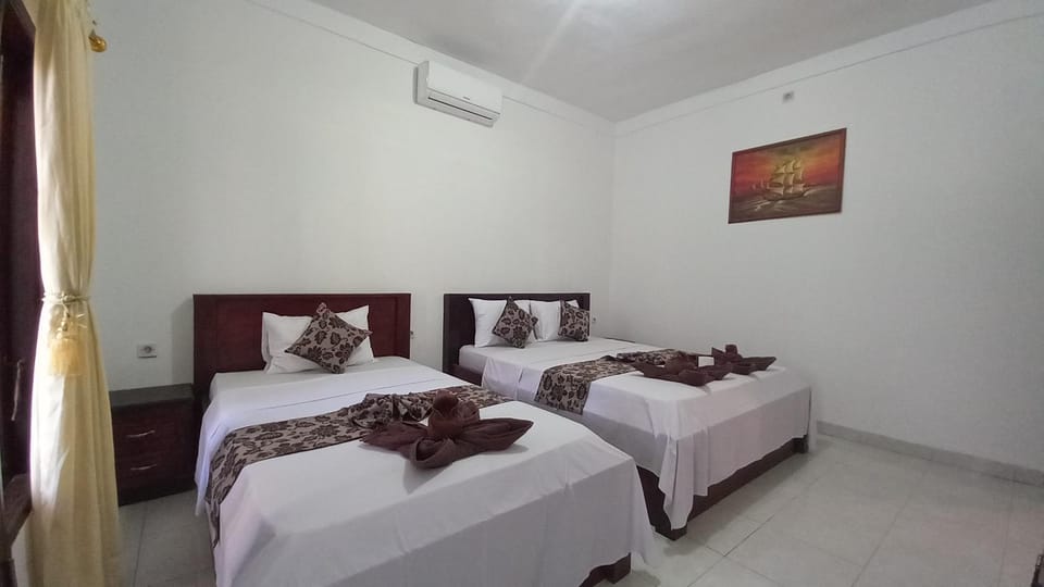 Bed, Photo of the whole room, Bedroom, towels, air conditioner