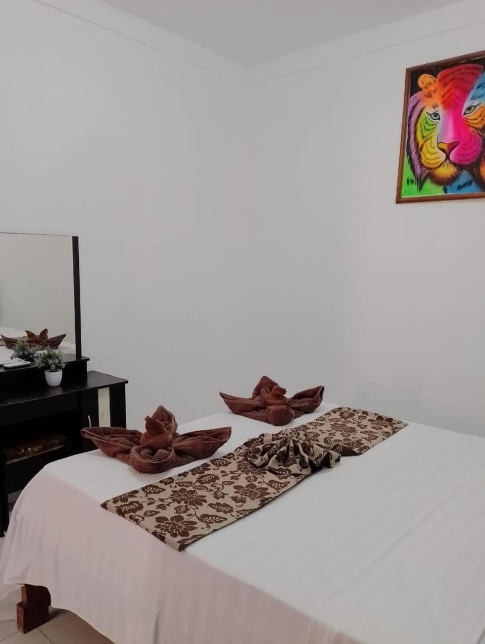Bed, Photo of the whole room, Decorative detail, Bedroom