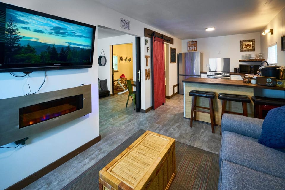 Kitchen or kitchenette, Living room