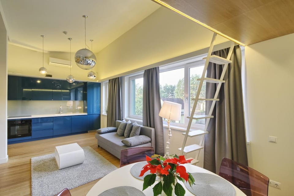 Kitchen or kitchenette, Living room, Seating area, Dining area