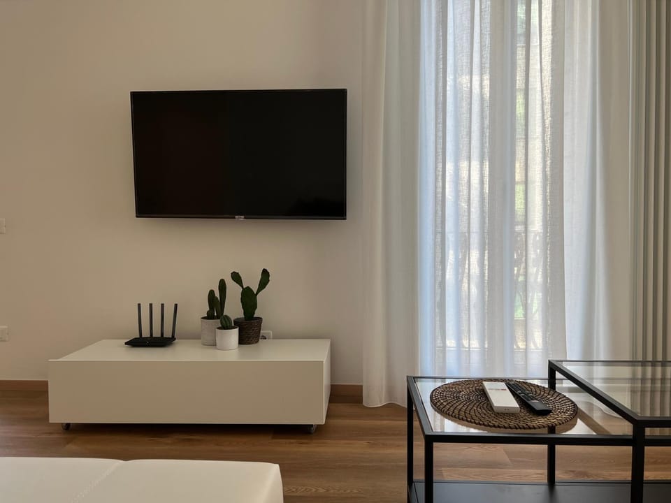 Communal lounge/ TV room, TV and multimedia, Evening entertainment