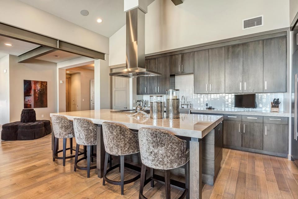 Four Bedroom Penthouse Apartment in Park City