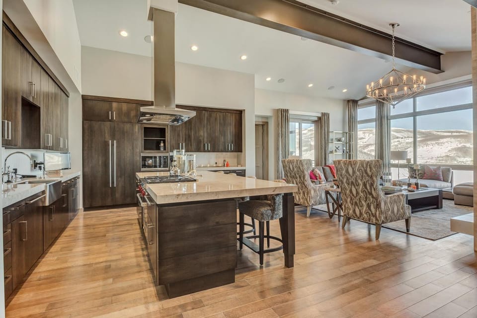 Four Bedroom Penthouse Apartment in Park City