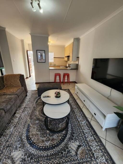 56 - Elegant 2 bed apartment next to Gautrain Centurion Apartment in Pretoria