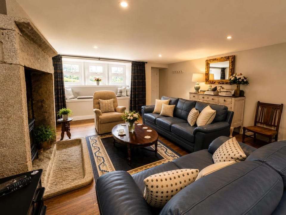 The Bronte Moor Retreat - 3 Bed, Pet Friendly Cottage - Stunning Views - Hot Tub House in Calderdale