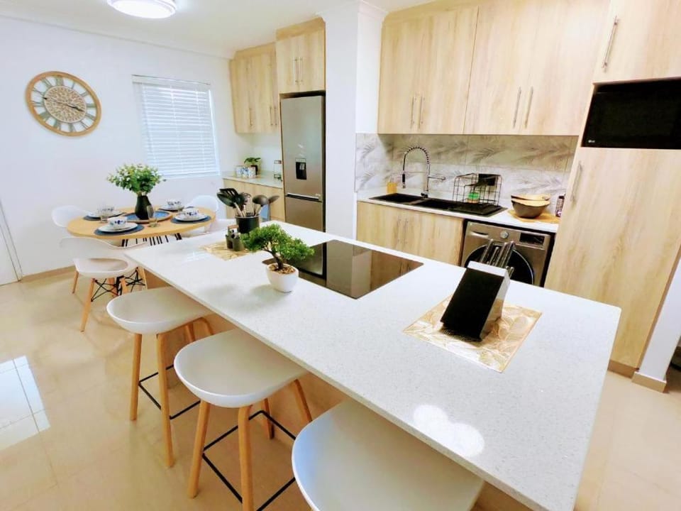 The Blue Horizon Modern Comfort Two Bedroom Umhlanga Ridge Apartment Sleeps 6 House in Umhlanga