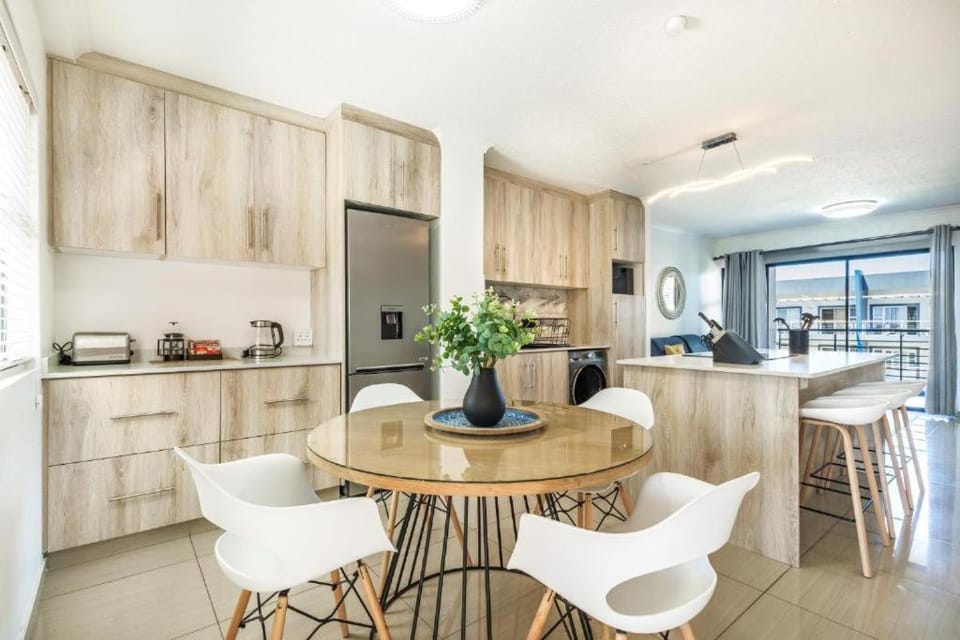The Blue Horizon Modern Comfort Two Bedroom Umhlanga Ridge Apartment Sleeps 6 House in Umhlanga