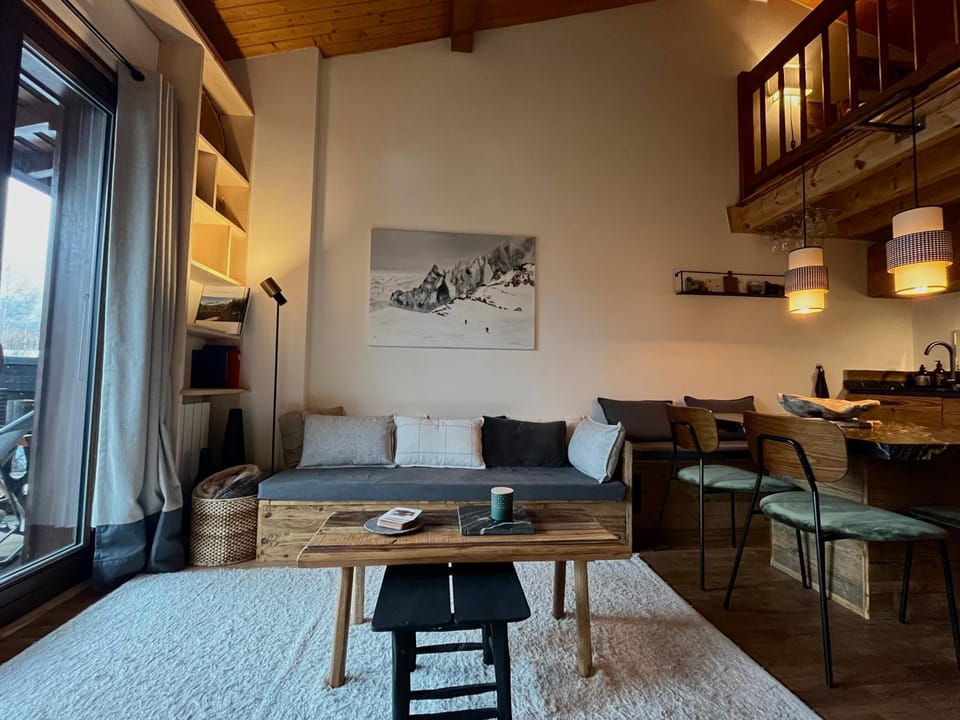 Living room, Dining area