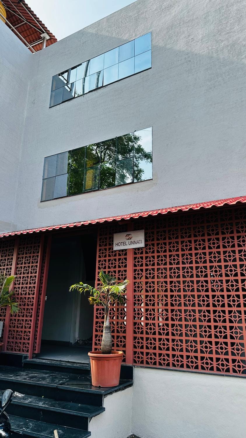 Facade/entrance