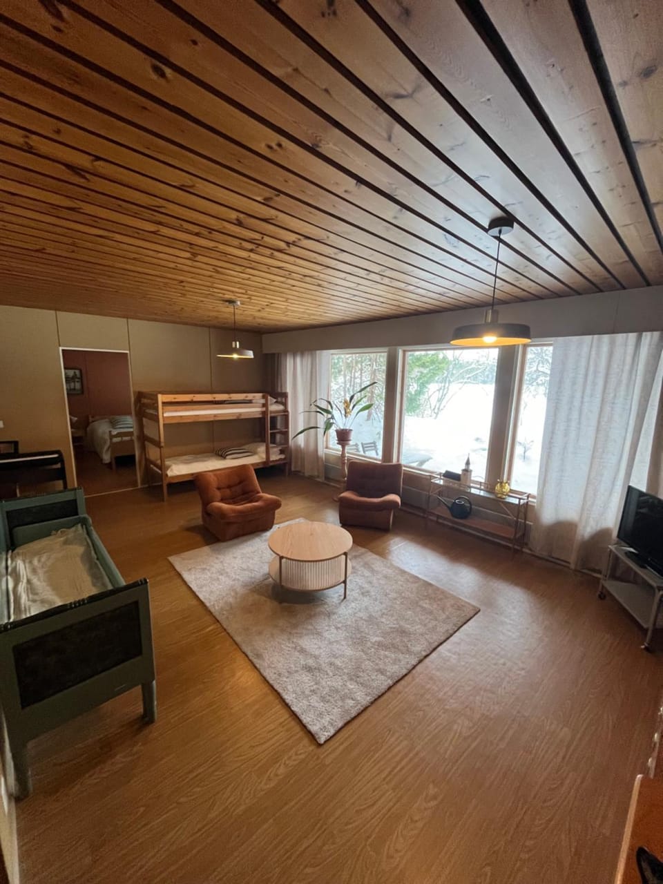 Bed, Living room, Photo of the whole room, Seating area