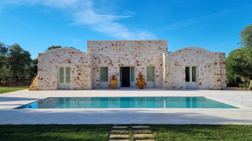 Property building, Facade/entrance, Swimming pool