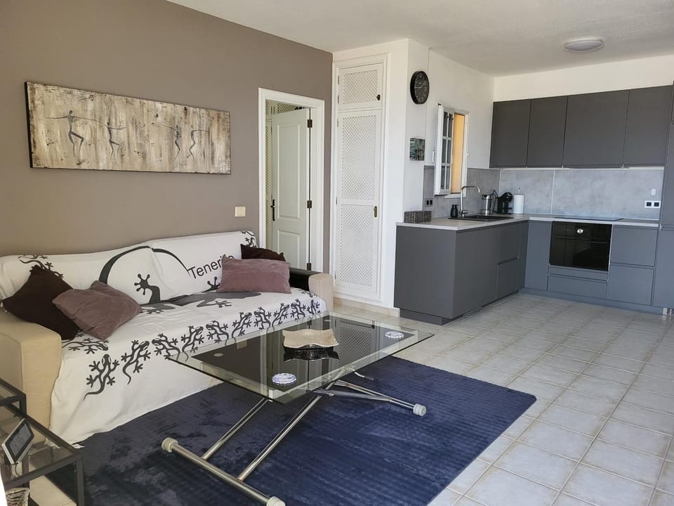 Kitchen or kitchenette, Living room