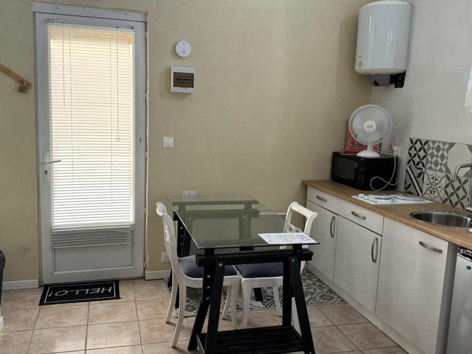 Studio centre ville du Boulou pour 2 personnes- check in 18h 20h check out 11h max juillet-aout 1 semaine minimum Apartment in Le Boulou