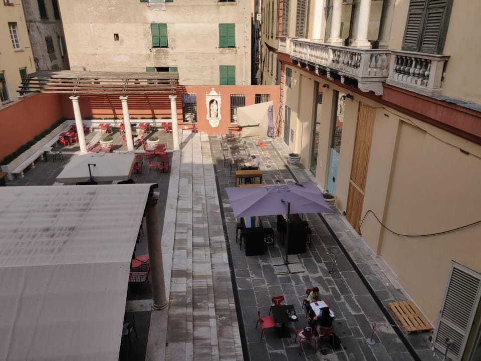 Una finestra speciale su Palazzo Rosso. Monolocale Apartment in Genoa