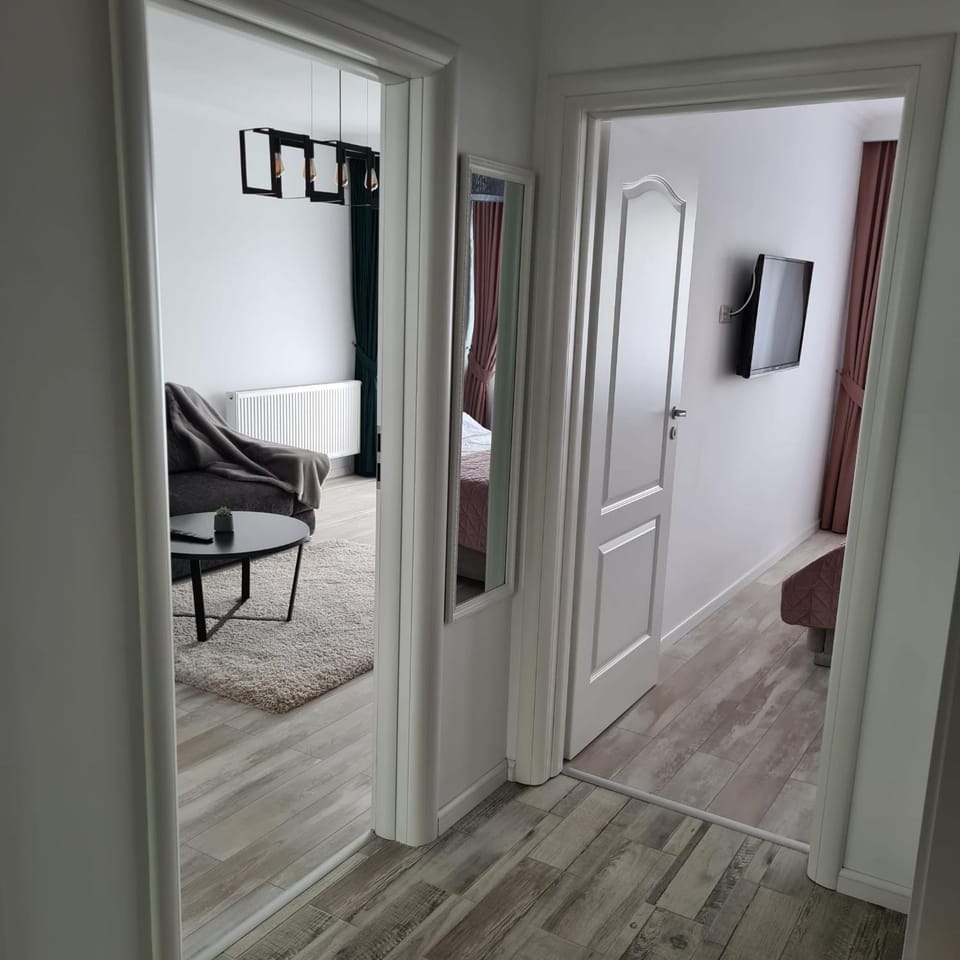 TV and multimedia, Living room, Lobby or reception, Seating area, Bedroom