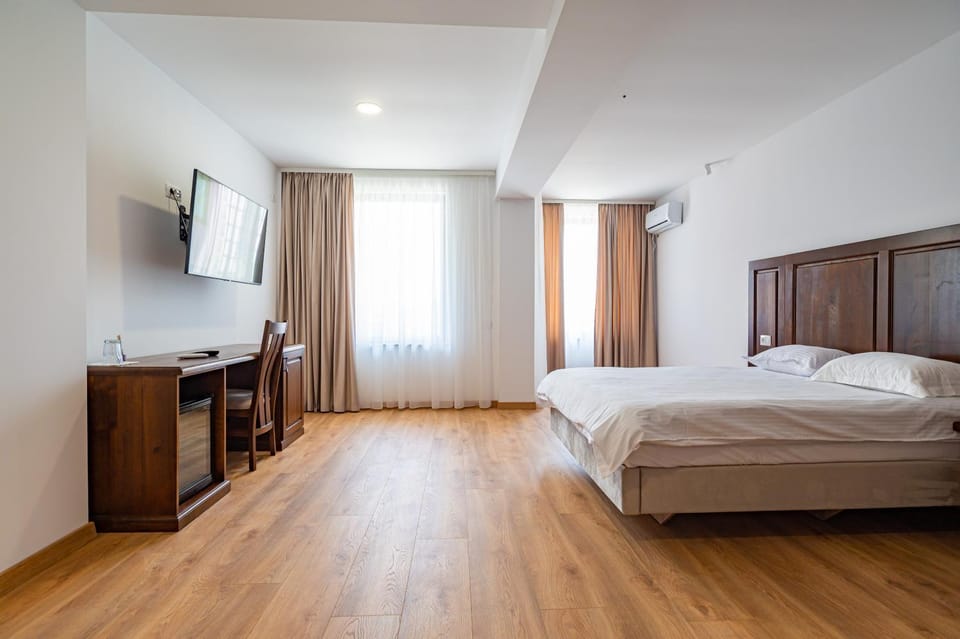 Communal lounge/ TV room, TV and multimedia, Photo of the whole room, Evening entertainment, hair dresser, wardrobe