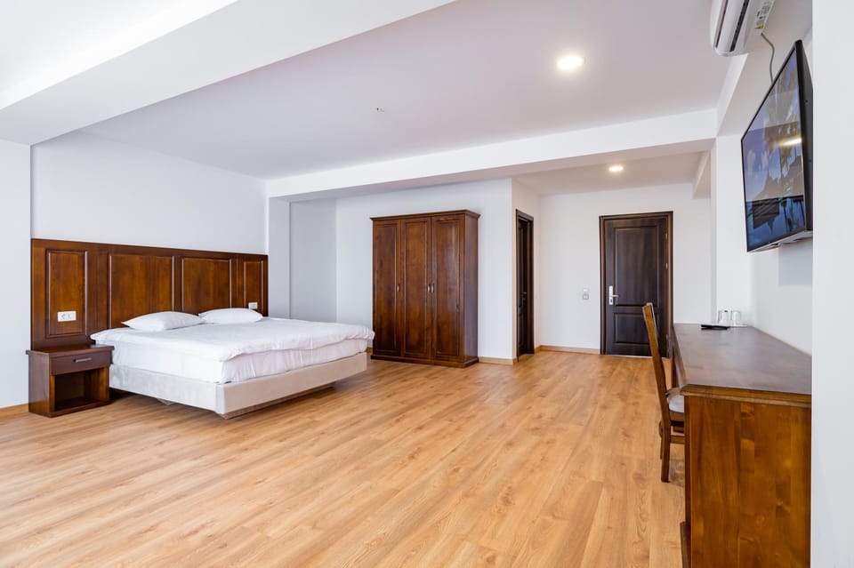TV and multimedia, Photo of the whole room, wardrobe