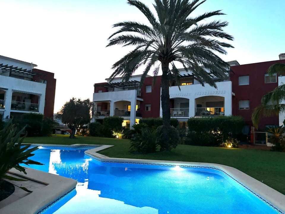 Property building, Garden, Garden view, sunbed
