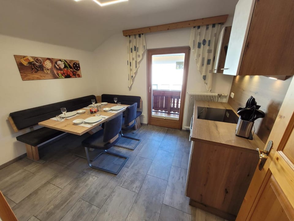 Seating area, Dining area, Food, dishwasher, minibar, stove, kitchen