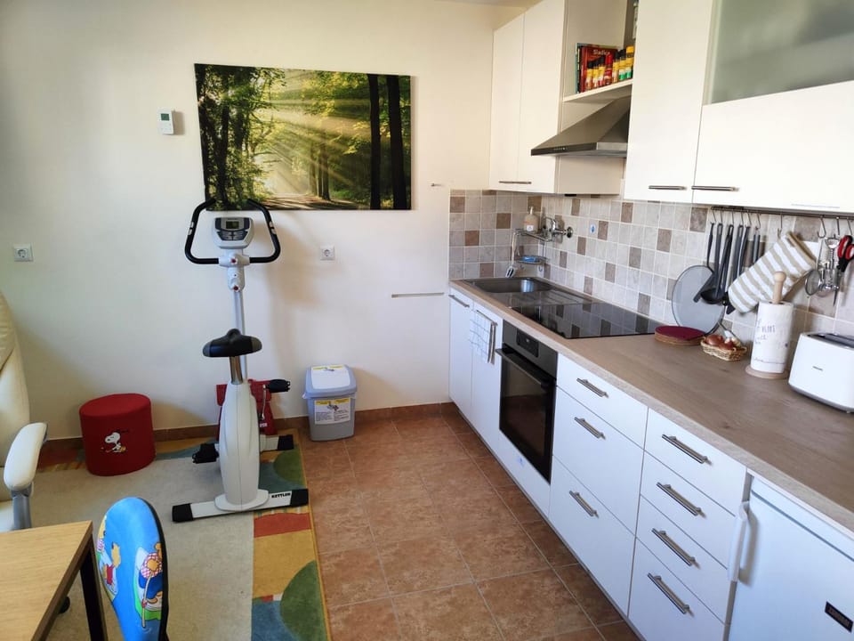 Fitness centre/facilities, kitchen