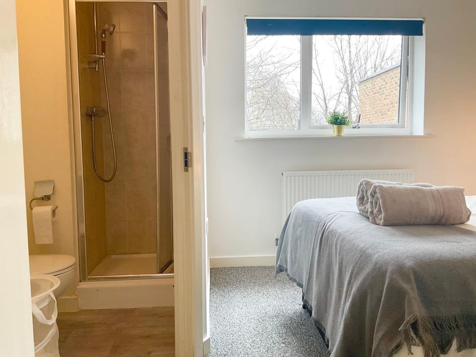 Shower, Bedroom