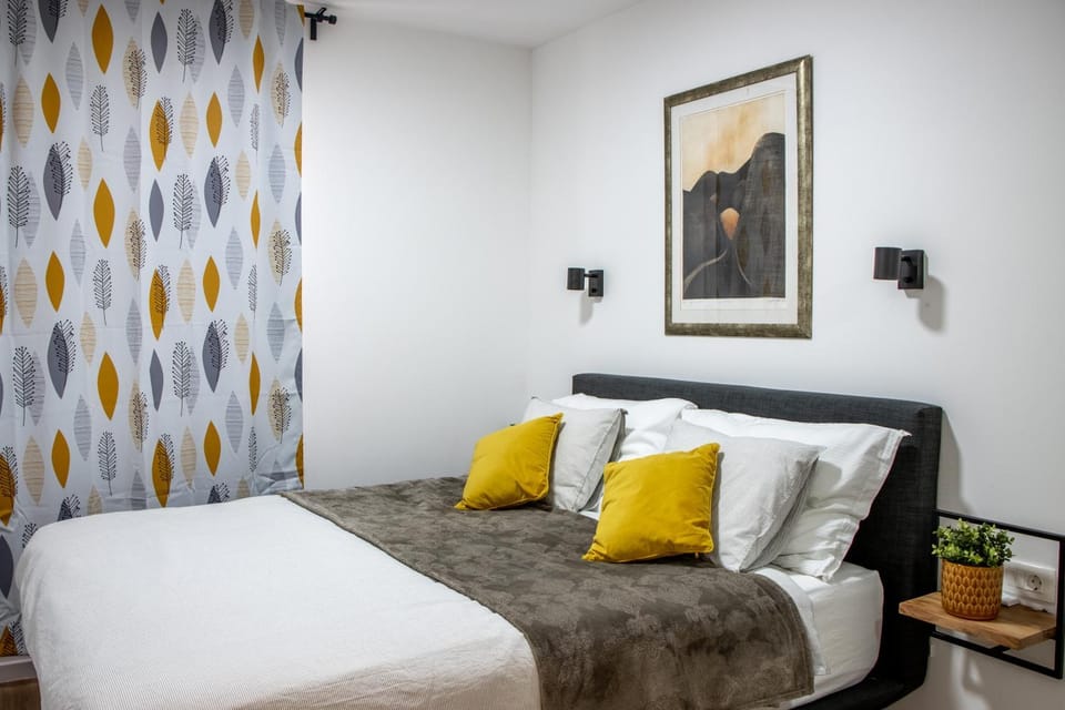Luxury apartment Casia with heated pool and pleasent terrace Apartment in Okrug Gornji