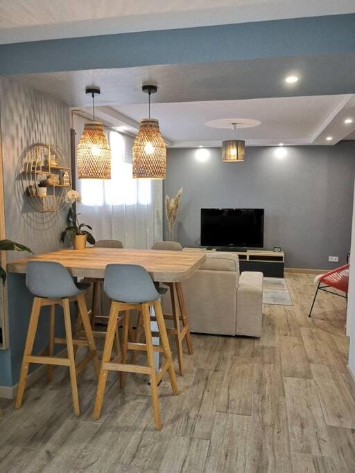 Petit Paradis Cosy T1 Bis 40m2 Indépendent Studio en Maison avec Jardin & Parking Gratuit Apartment in Caluire-et-Cuire