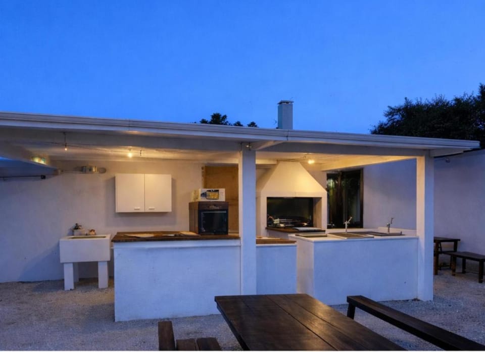 BBQ facilities, Dining area