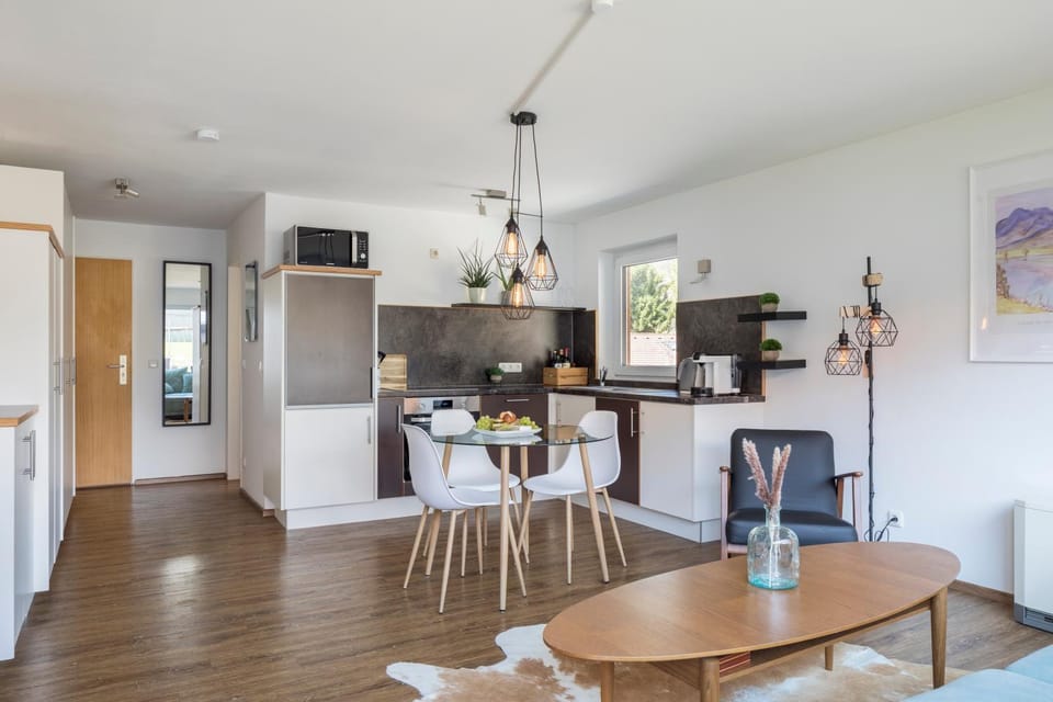 Kitchen or kitchenette, Living room, Seating area, Dining area, minibar
