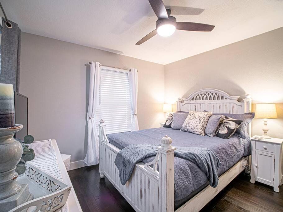 Homey Bungalow Convenient to Marietta and I-75! House in Marietta