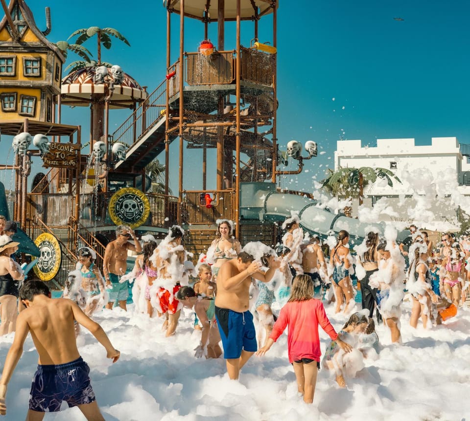 Day, People, Natural landscape, Aqua park, Swimming pool, children, group of guests