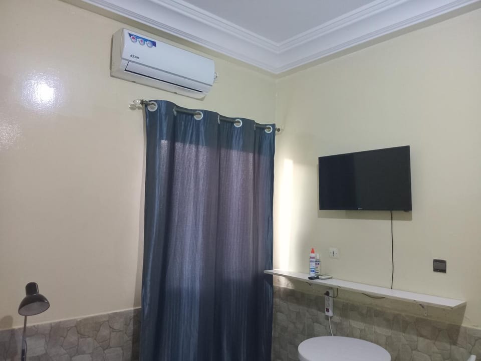 Bathroom, TV and multimedia, air conditioner