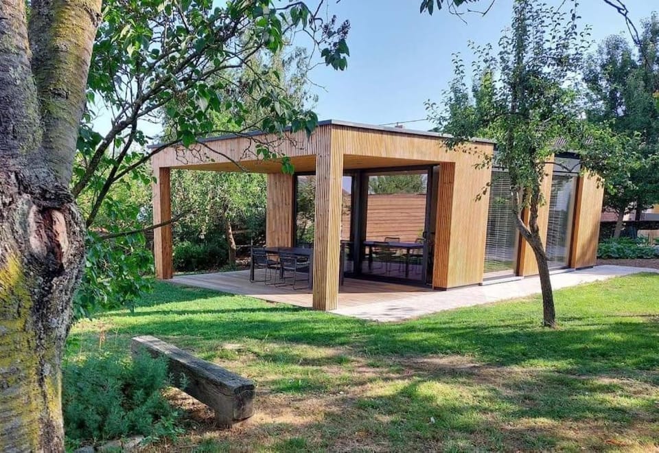 Property building, Facade/entrance, Garden