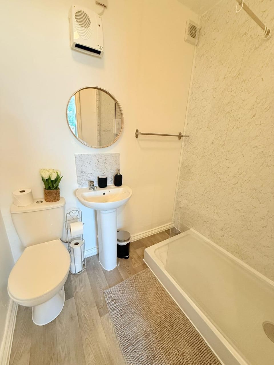 Shower, Toilet, Bathroom, towels