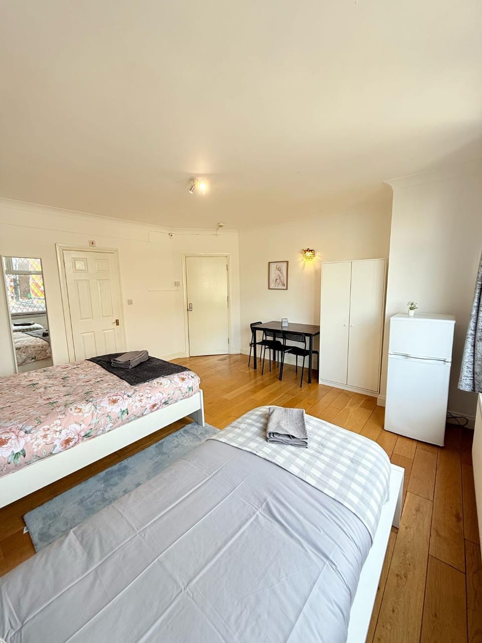 Bed, Photo of the whole room, Bedroom, wardrobe