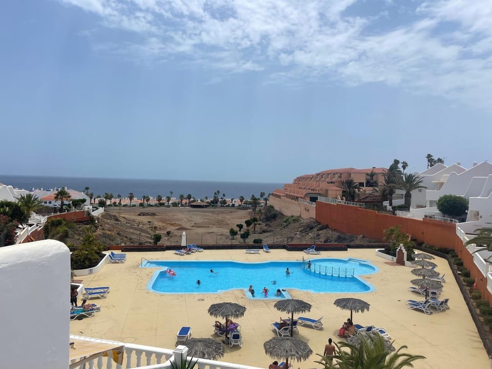 Pool view, Sea view