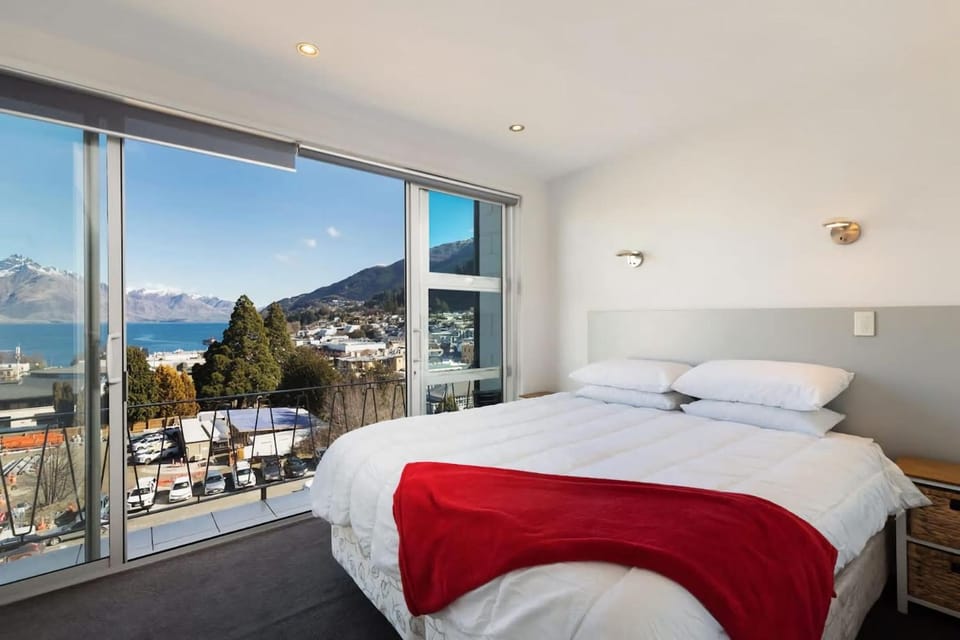 Ballarat Bungalow Apartment in Queenstown