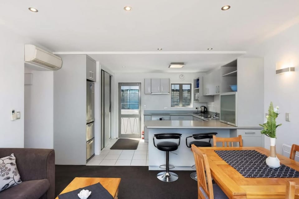 Ballarat Bungalow Apartment in Queenstown