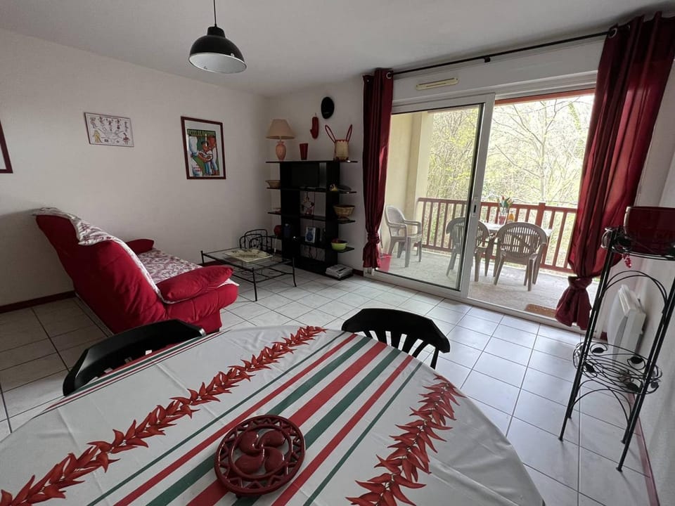 Appartement T2 calme avec terrasse et parking - 3 couchages - FR-1-495-109 Apartment in French Basque Country