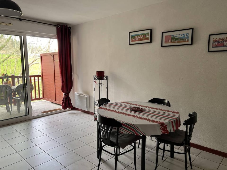 Appartement T2 calme avec terrasse et parking - 3 couchages - FR-1-495-109 Apartment in French Basque Country