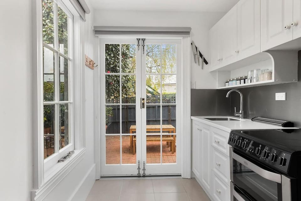 Patio, Kitchen or kitchenette, Dining area