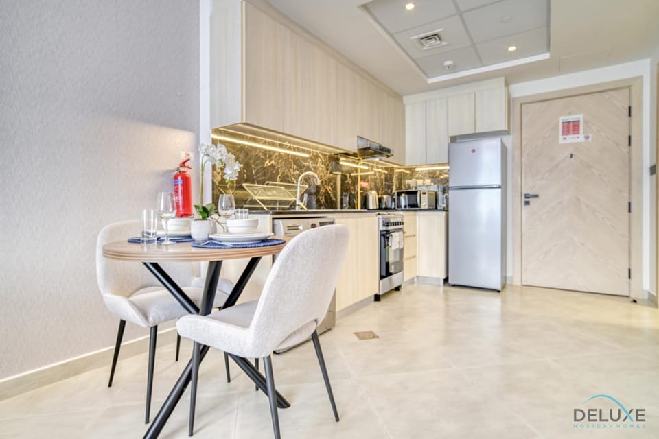 Dining area, kitchen